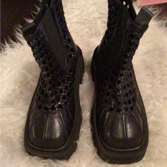 NEW! Rare Free People knot your boyfriends boot!